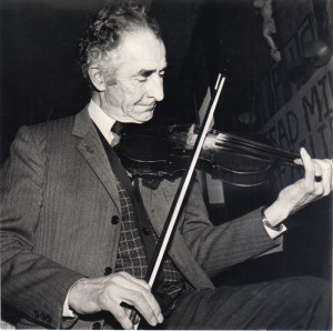Slideshow - Pat classic fiddle pose (2)
