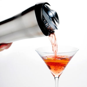 brio-cocktail-shaker-in-use47108