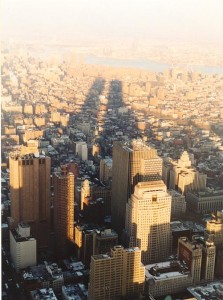 Shadow of the Twin Towers over NYC (By Cait Hurley from London, UK - Flickr, CC BY 2.0, https://commons.wikimedia.org/w/index.php?curid=1102684)